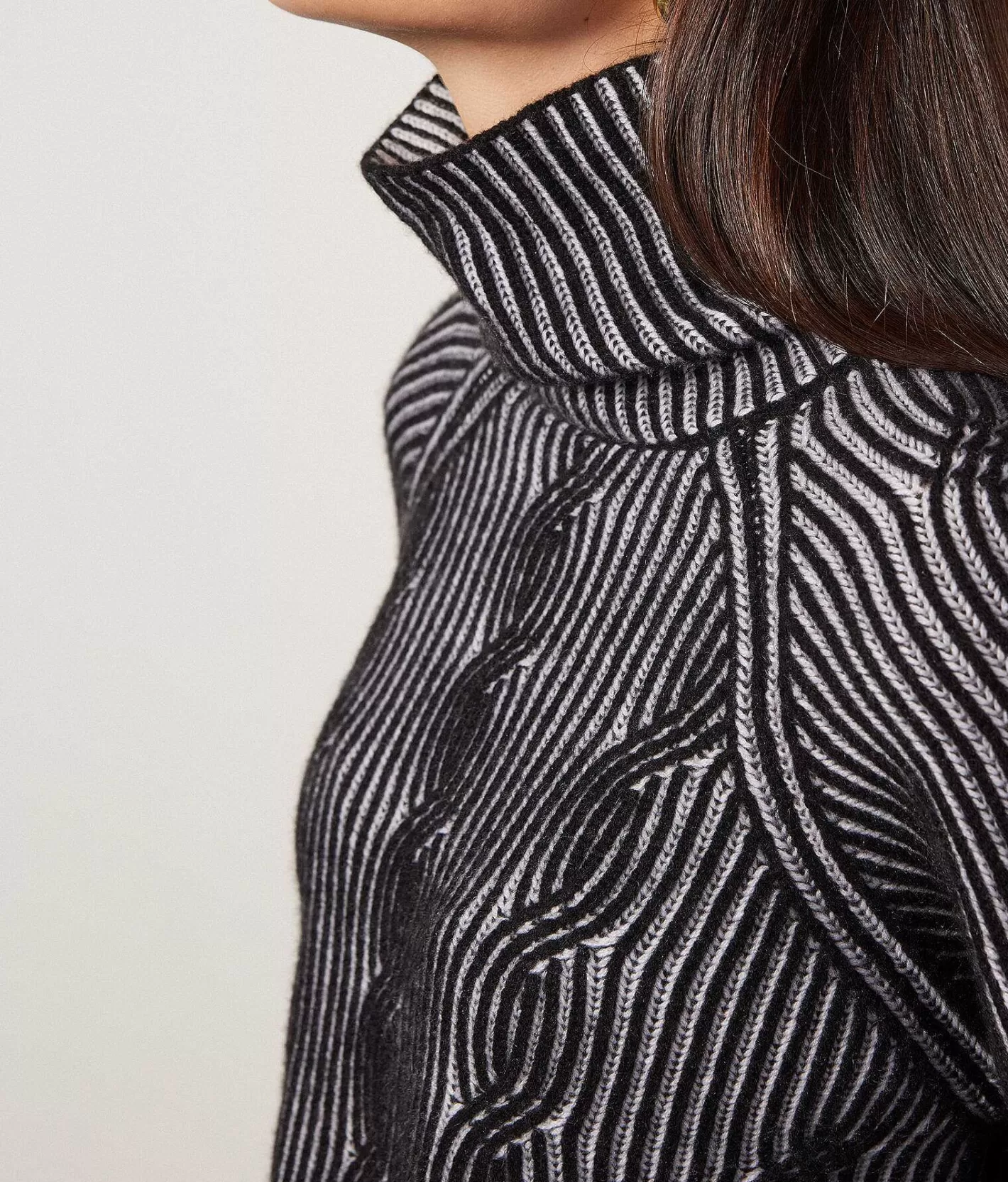 Falconeri Maglia Collo Alto In Cashmere Ultrasoft Trecce Bicolore Best
